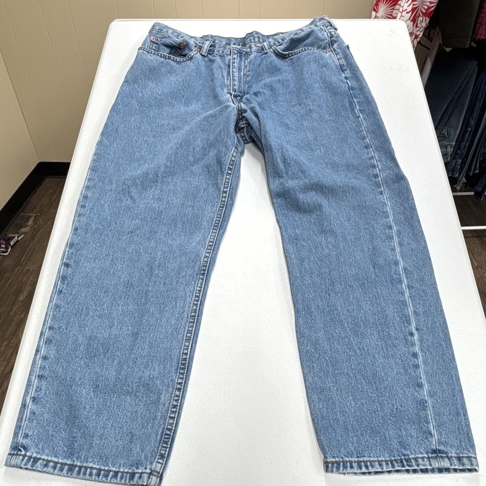 Levi's 550 Series Men's 38x30 Relaxed Straight Mid Rise Medium Wash Denim Jeans